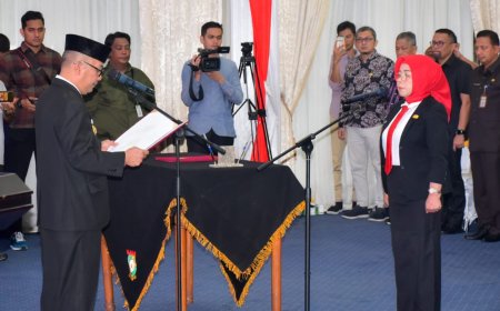 Pj. Bupati Kampar Lantik Ramlah Sebagai Sekda Kampar
