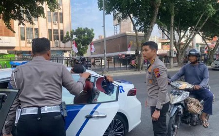 Gerak Cepat,  Karo SDM Polda Riau Gerak Cepat Bantu Warga Yang Kecelakaan