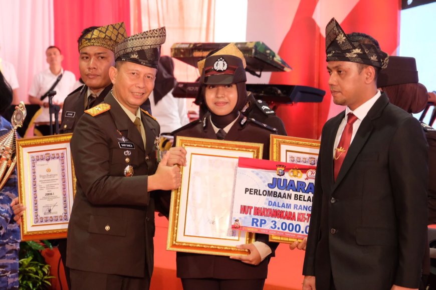 Mantap, Polwan Polres Kampar Juara 1 Kejuaraan Bela Diri Polri Piala Kapolda Cup