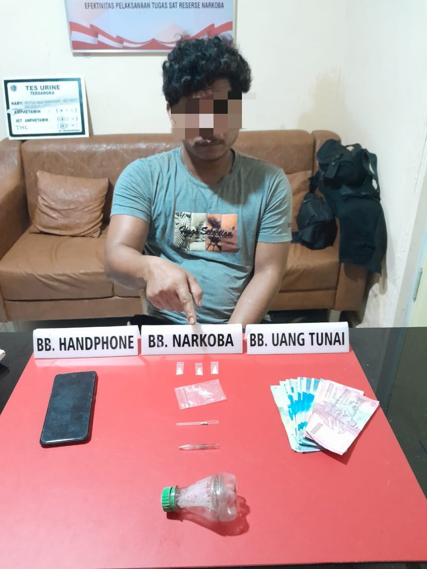 Asyik Duduk Depan Rumah, Pelaku Narkoba Tidak Berkutik Saat Ditangkap