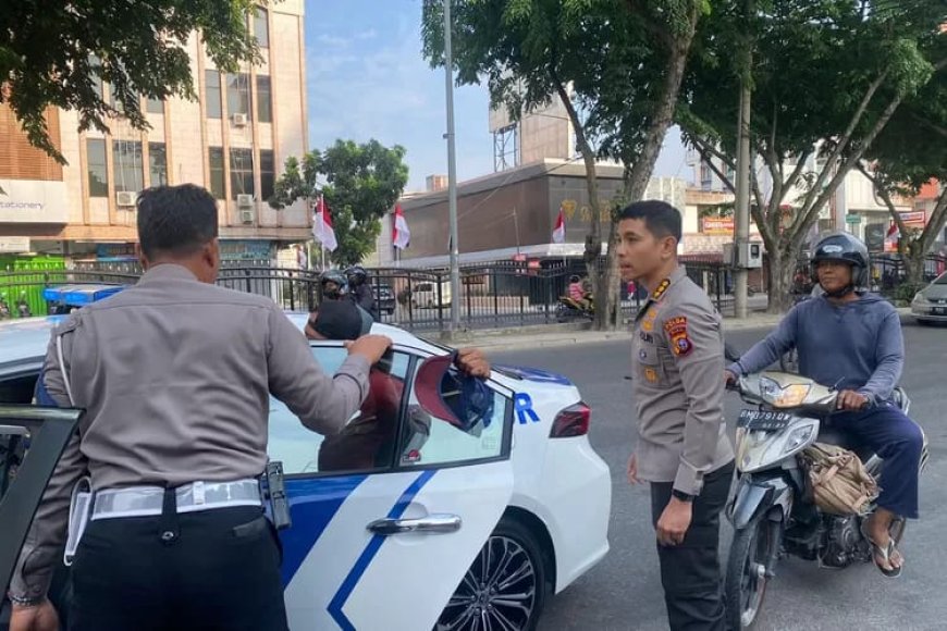 Gerak Cepat,  Karo SDM Polda Riau Gerak Cepat Bantu Warga Yang Kecelakaan