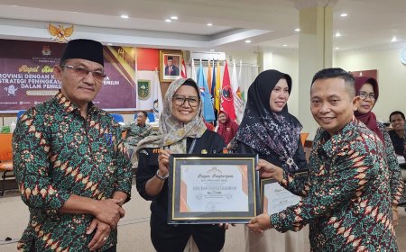 Mantap!! KPU Kampar Terima Penghargaan Terbaik 1 Pelaksana Kirab Pemilu 2024 di Provinsi Riau