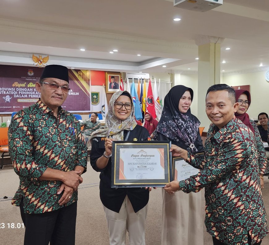 Mantap!! KPU Kampar Terima Penghargaan Terbaik 1 Pelaksana Kirab Pemilu 2024 di Provinsi Riau