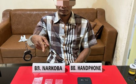 Asyik Duduk, Warga Teluk Paman Dibekuk Satnarkoba Polres Kampar