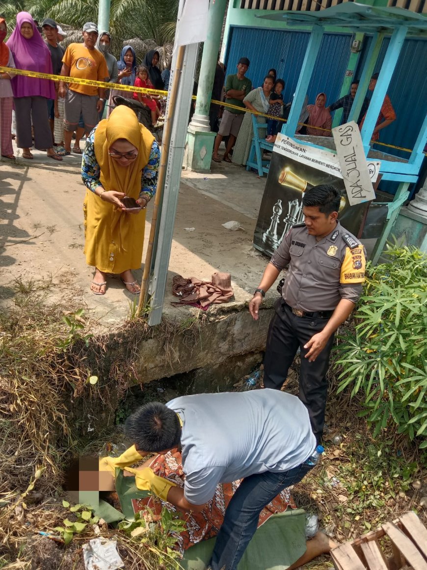 Diduga Dibunuh, Wanita Tanpa Busana di Temukan Dalam Parit 