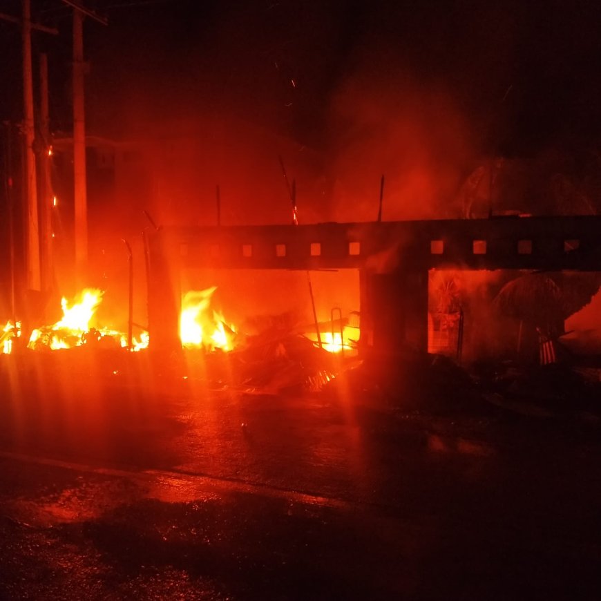 Si Jago Merah Mengamuk, 5 Unit Toko dan Tempel Benen Hangus Terbakar