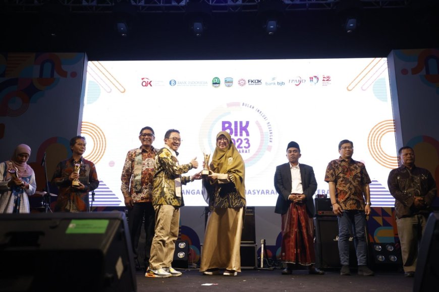 Murniati Mukhlisin Terpili Jadi Tokoh Penggerak Literasi Keuangan Syariah
