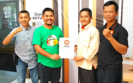 Yuyun Hidayat Ambil Formulir Pendaftaran Balon Bupati Kampar ke DPD PKS Kampar