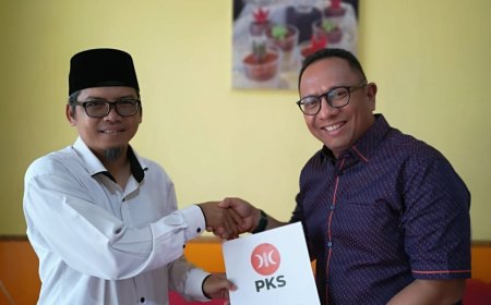 Yuyun Hidayat Serahkan Formulir Pendaftaran Bakal Calon Bupati Kampar di PKS