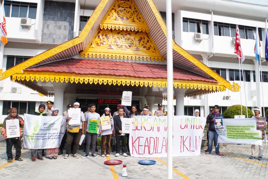 Datangi KPU Provinsi Riau, Massa Tuntut Agar Peserta Pemilu 2024 Serius Tangani Krisis Iklim.