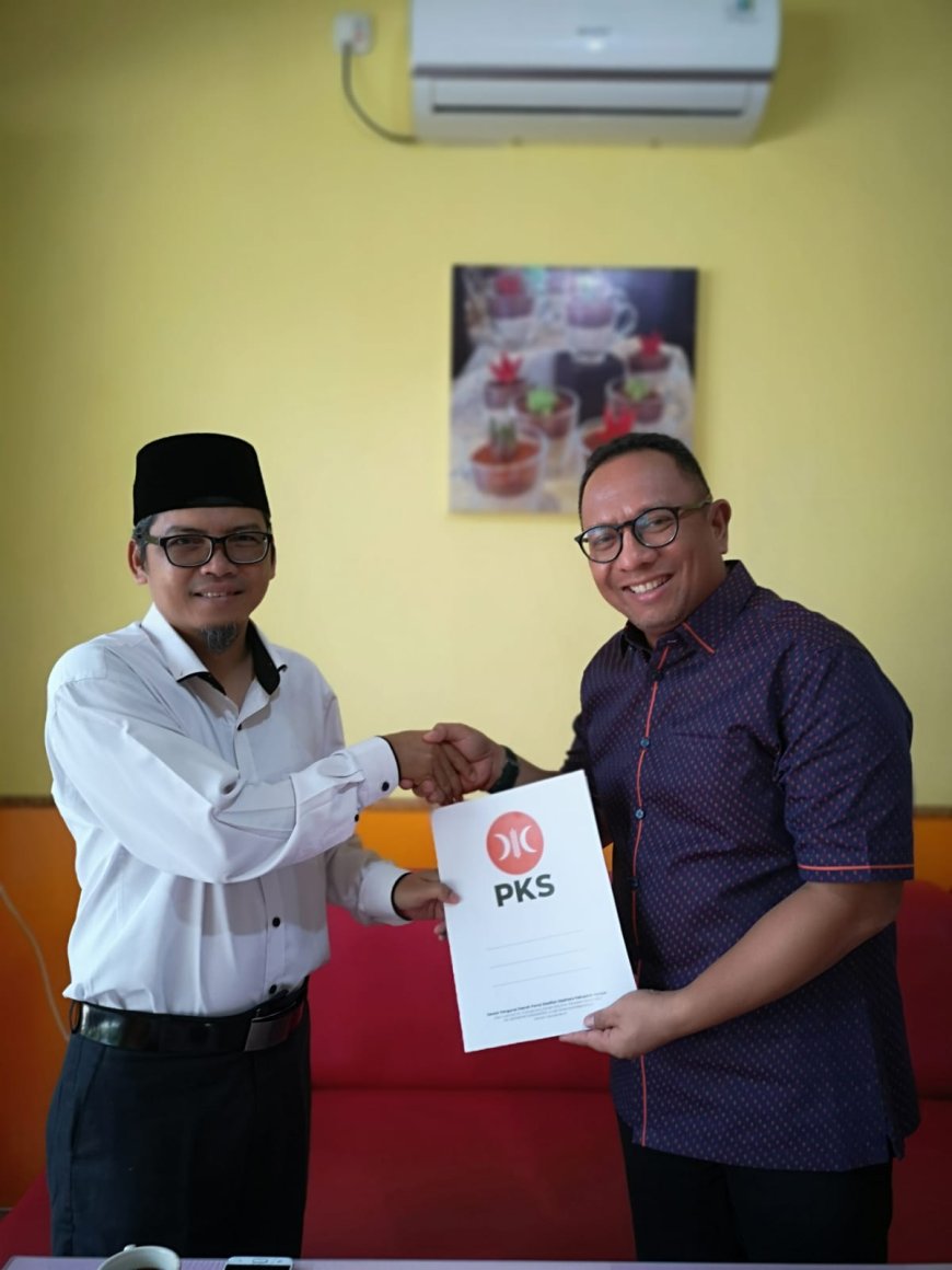 Yuyun Hidayat Serahkan Formulir Pendaftaran Bakal Calon Bupati Kampar di PKS