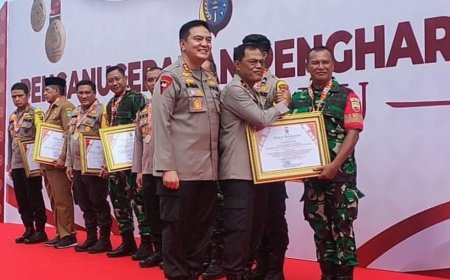 Peltu M Sitepu Babinsa Koramil 10 Kuntudarusalam mendapat penghargaan Babinsa terbaik se Provinsi Riau oleh Kapolda Riau Tahun 2023