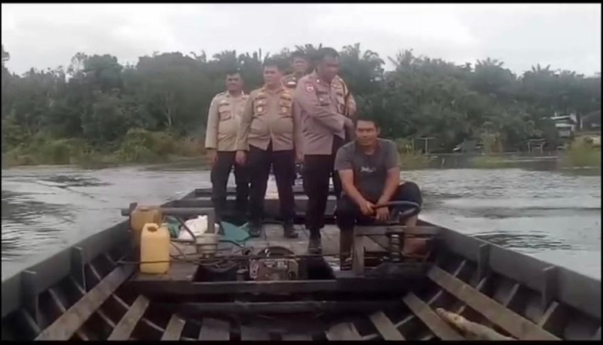 Demi Demokrasi, Deras Sungai Pun Diarungi, Untuk Sambangi Saudara di Sudut Negeri