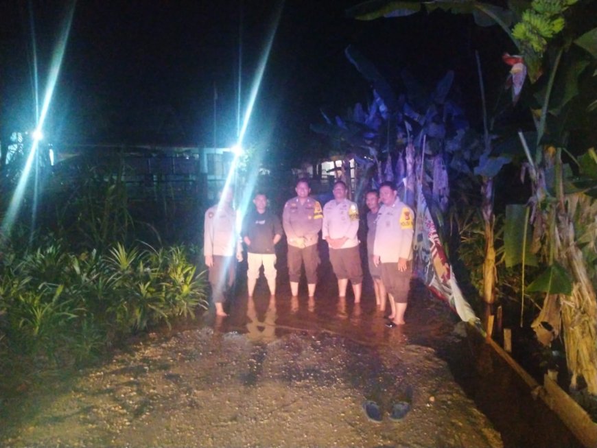 Pastikan Keamanan Warganya, Polsek Perhentian Raja Patroli Seputara Daerah Banjir
