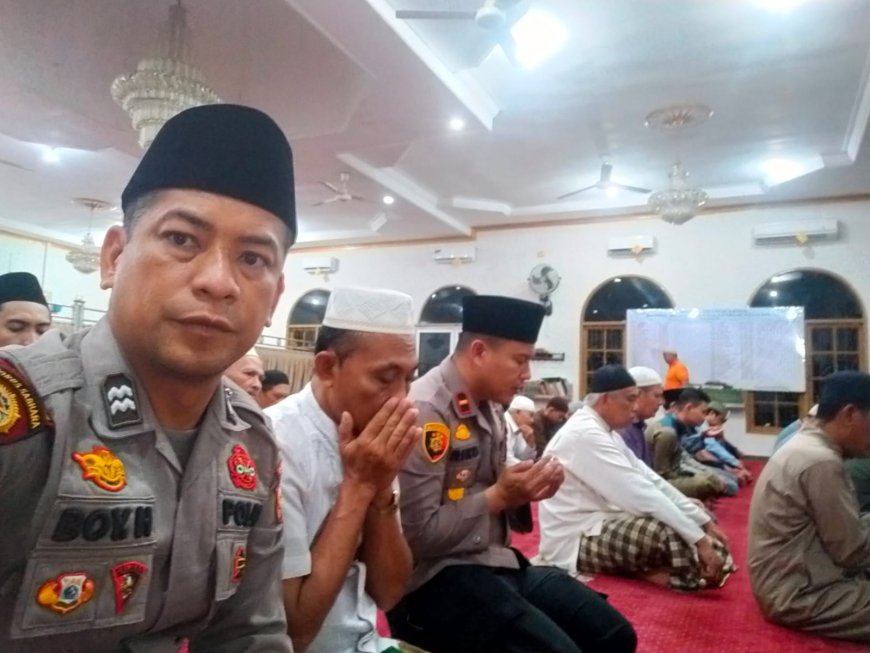 Polsek Perhentian Raja Keliling Sholat Berjama'ah Untuk Sampaikan Cooling System Pemilu Damai