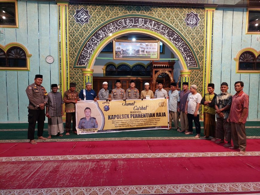 Ingin Cetak Generasi Religius, Polsek Perhentian Raja Waqaf Al-Quran Usai Sholat Subuh