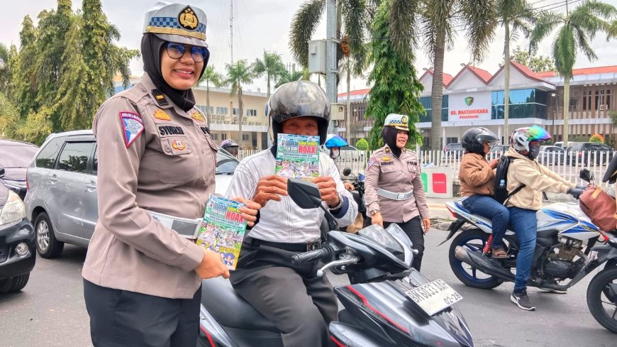 Begini Cara Unik Polwan Ditlantas Polda Riau Sukseskan Pemilu 2024