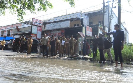 Muflihun Pantau Sejumlah Ruas Jalan Rusak Di Pekanbaru Yang Akan Segera Diperbaiki