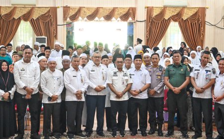 Sekda Rohil Fauzi Efrizal Tutup Bimbingan Manasik Haji