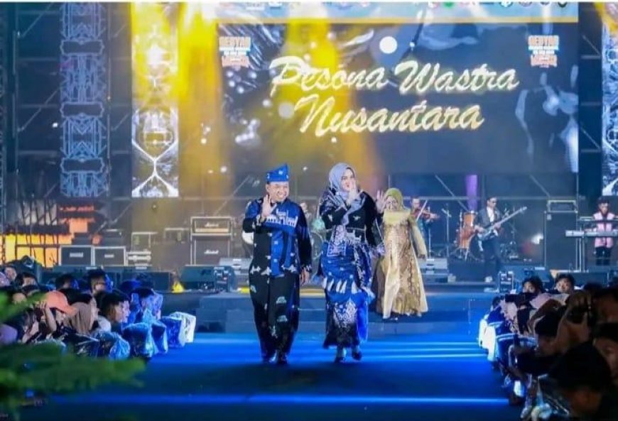 Wabup Siak Husni Merza dan Istri Tampil Gagah dan Anggun Kenakan Busana Karya Anak Siak Lulusan SMK Pariwisata