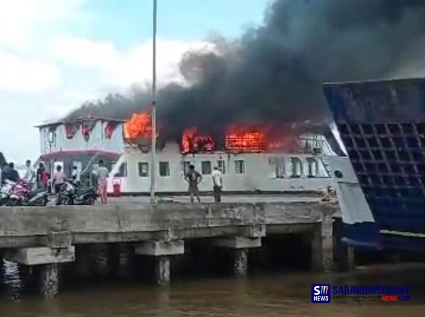 Kapal Penyeberangan DI Bengkalis Terbakar