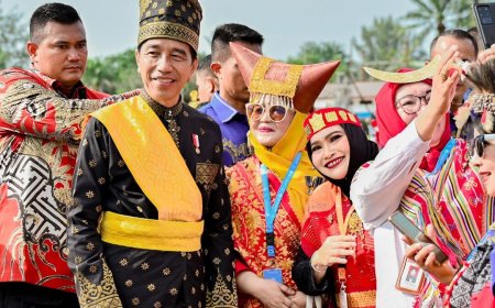Bupati Bengkalis Tampil Istimewa dengan Adat Batak Toba di Hari Lahir Pancasila