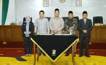 Pimpinan DPRD dan Penjabat Bupati Kampar teken KUA PPAS APBD Perubahan 2024