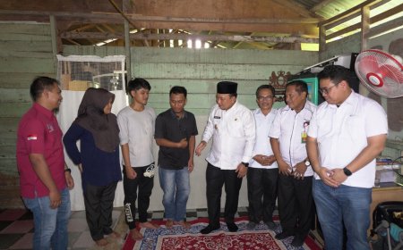 Orang Tua Mahasiswa UIR dan Hayam Wuruk Ucapkan Terima Kasih Kepada Pemerintah Kabupaten Siak Anaknya Dapat Beasiswa