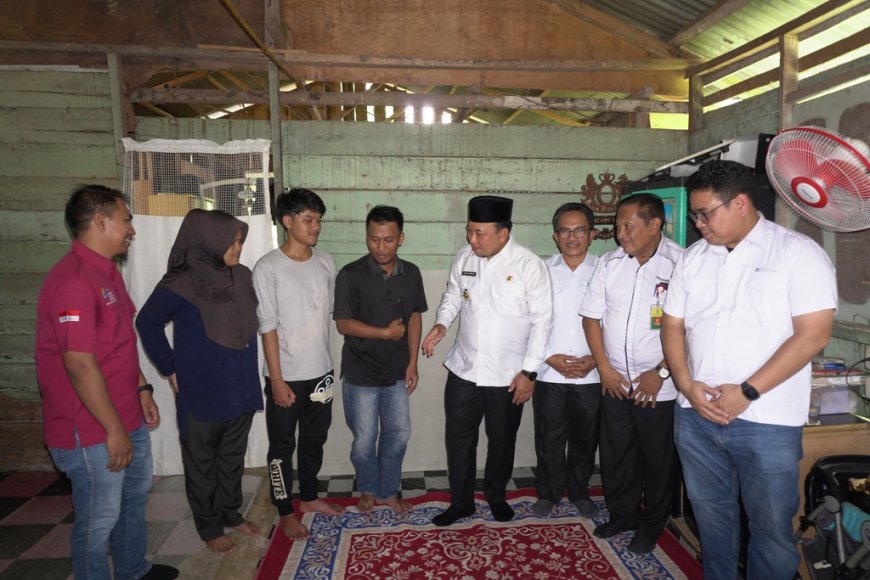 Orang Tua Mahasiswa UIR dan Hayam Wuruk Ucapkan Terima Kasih Kepada Pemerintah Kabupaten Siak Anaknya Dapat Beasiswa