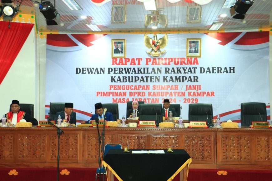 Zulpan Azmi Pimpin Rapat Paripurna Pelantikan Pimpinan DPRD Kampar
