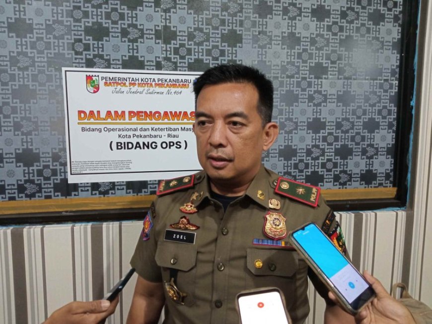 Satpol PP Kota Pekanbaru Tertibkan Alat Peraga Kampanye Pilkada 2024