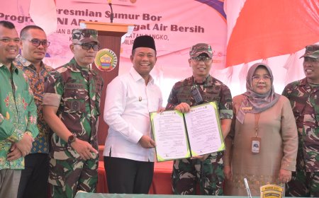 Sulaiman Resmikan Sumur Bor Program TNI AD Manunggal Air Bersih Di Rohil