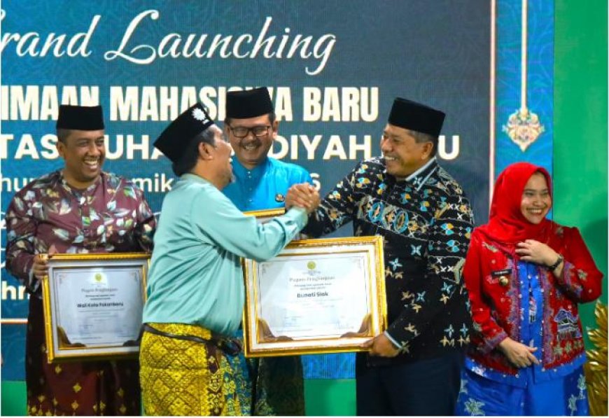 Alfedri Bupati Siak Raih Penghargaan Kepala Daerah Inspiratif dari Universitas Muhammadiyah Riau