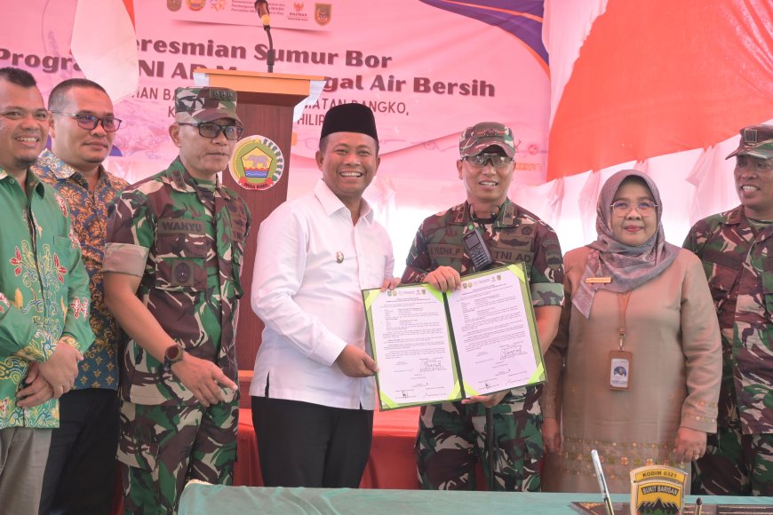 Sulaiman Resmikan Sumur Bor Program TNI AD Manunggal Air Bersih Di Rohil
