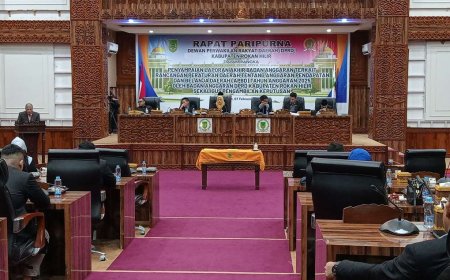 Bupati Rohil Hadiri Pengesahan APBD 2025 Sebesar Rp2,7 Triliun