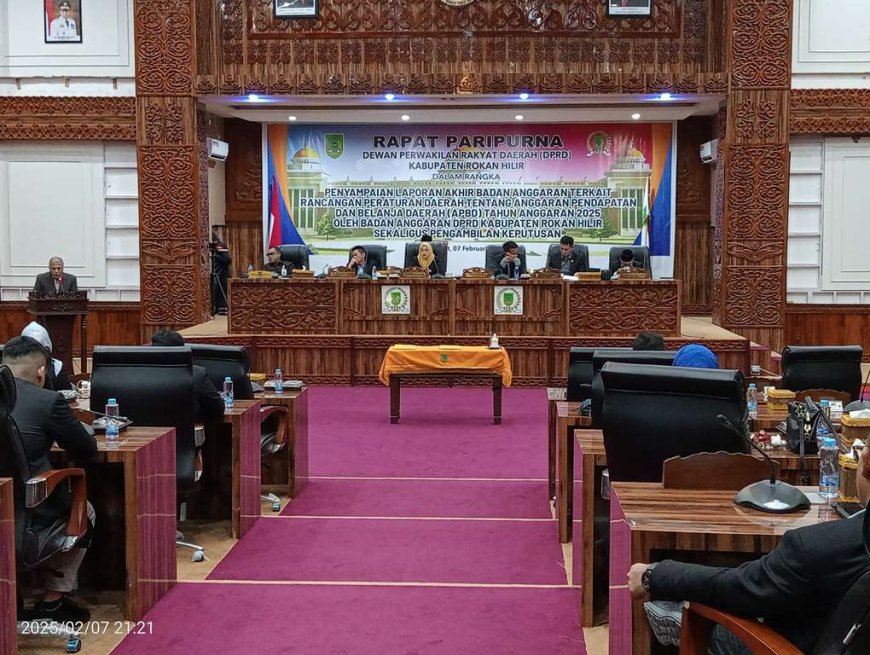 Bupati Rohil Hadiri Pengesahan APBD 2025 Sebesar Rp2,7 Triliun