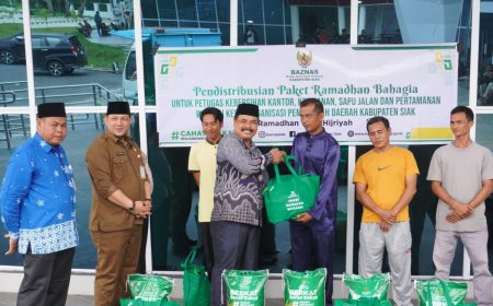 Sebanyak 1.861 Paket Ramadan Bahagia Dibagikan Untuk THL dan Golongan Kurang Mampu