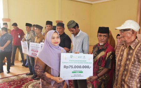 Kasmarni Serahkan Sejumlah Bantuan Pada Safari Ramadan Perdana Di Kecamatan Bengkalis