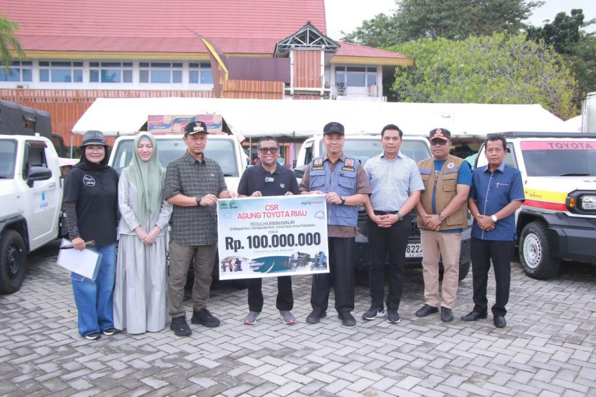 Agung Nugroho Terima CSR Dari PT Agung Toyota Untuk Korban Banjir