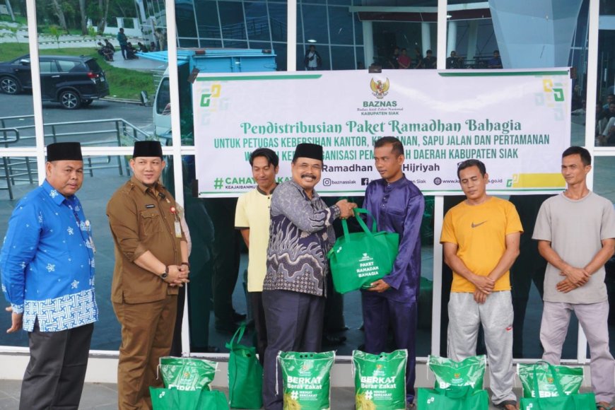 Sebanyak 1.861 Paket Ramadan Bahagia Dibagikan Untuk THL dan Golongan Kurang Mampu