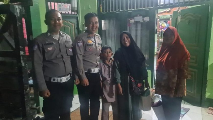 Temukan Ibu dan Anak Kebingungan, Dua Polisi Polsek Ciputat Antar Sampai ke Pamulang