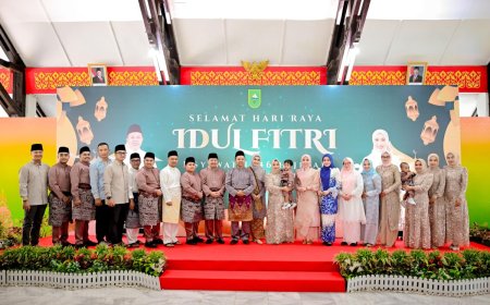 Rumah Gubernur Riau Jadi Sasaran Berlebaran Perdana Bupati Bengkalis Kasmarni