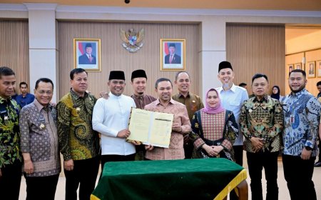 Bupati Bengkalis Ajak Gubri Temui Menteri Keuangan Minta Kepastian Proses Transfer Dana Pusat ke Daerah