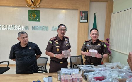 Tim Penyidik Kejari Ambon Geledah dan Sita Dikumen Barang Bukti Terkait Dugaan Korupsi PT DOK dan Perkapalan Waiame