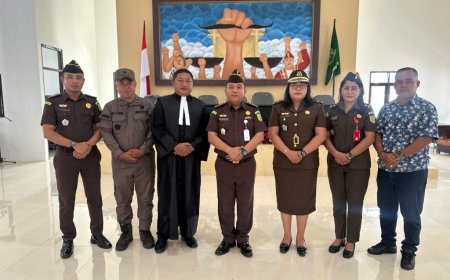 Plt. Kajari SBB Maluku Lantik dan Ambil Sumpah Jabatan Kasi Datun 