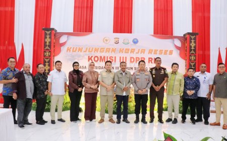 Kajati Maluku Rapat Bersama Komisi III DPR RI Bahas Realisasi Anggaran 2024 dan Pagu Anggaran 2025