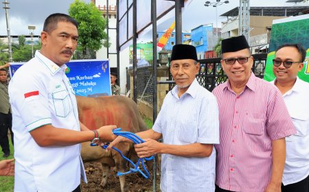 Kajati Maluku Berqurban di Mesjid Al-Fatah Ambon