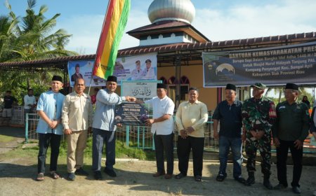 Wabup Siak Bagikan Hewan Kurban Untuk Daerah Terpencil