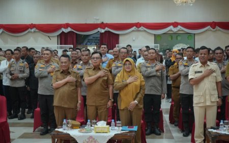 Afni Z  Ajak Dunia Usaha Bangun Jalan Di Siak