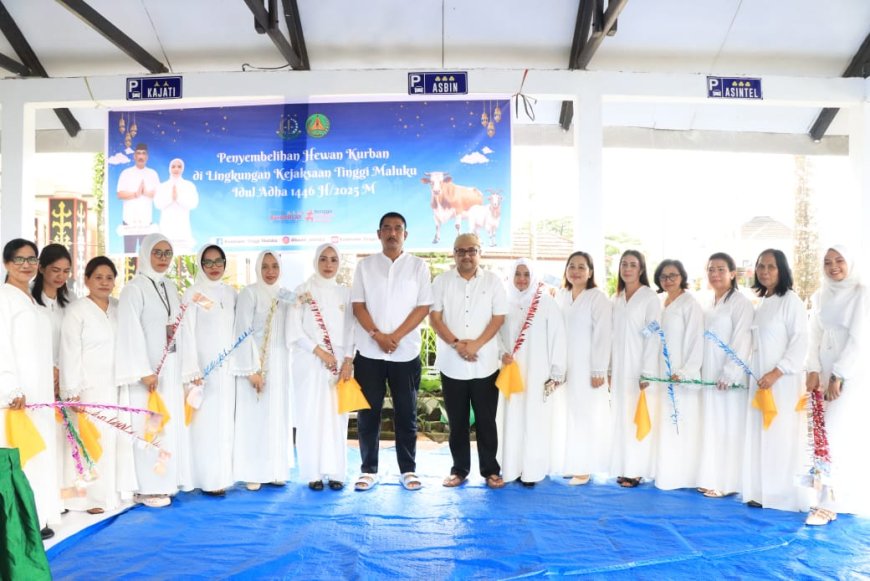 Kajati Maluku Rayakan Idul Adha dan Bagikan Hewan Kurban